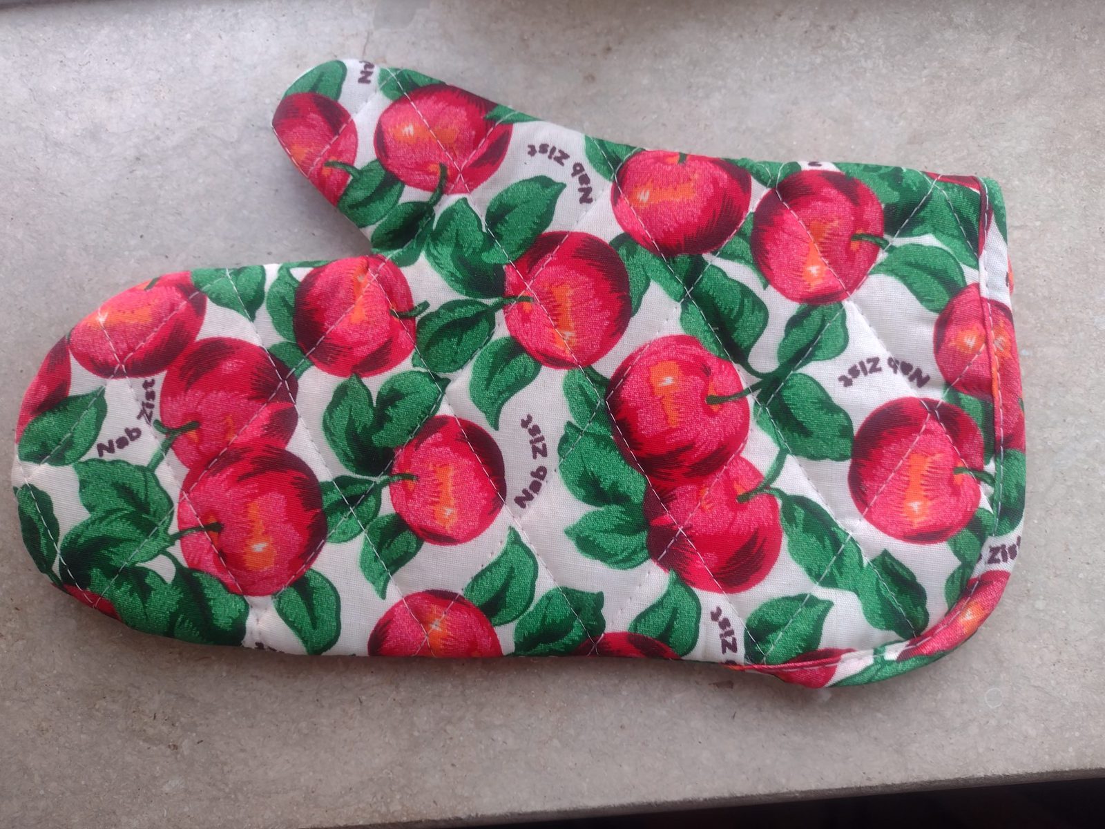 Apple Pattern Oven Mitt
